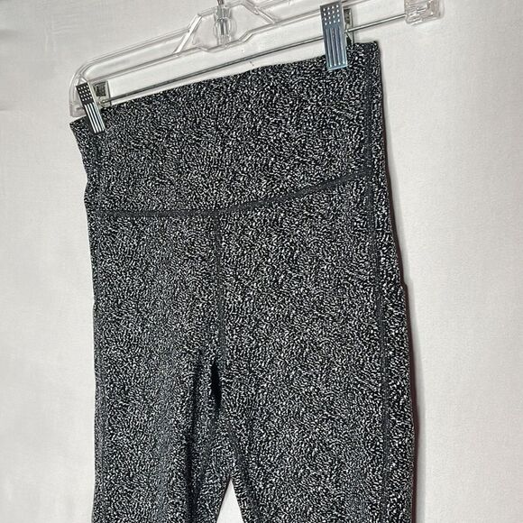Athleta Ultimate Stash Pocket Textured 7/8 Leggings. Size Small. - Picture 2 of 7